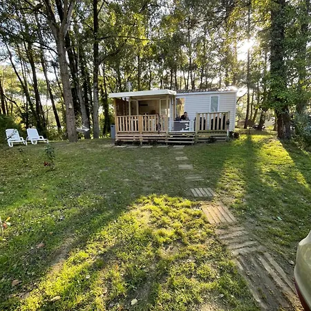 Au Petit Paradis Camping *