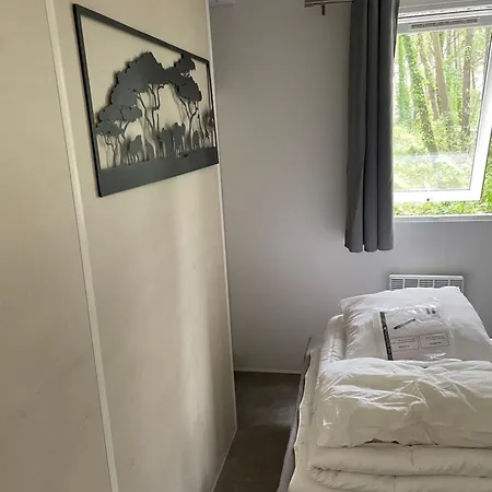 Au Petit Paradis אתר קמפינג