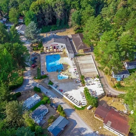 Au Petit Paradis * קאמייר