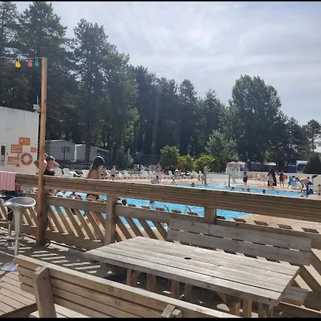 Au Petit Paradis אתר קמפינג קאמייר